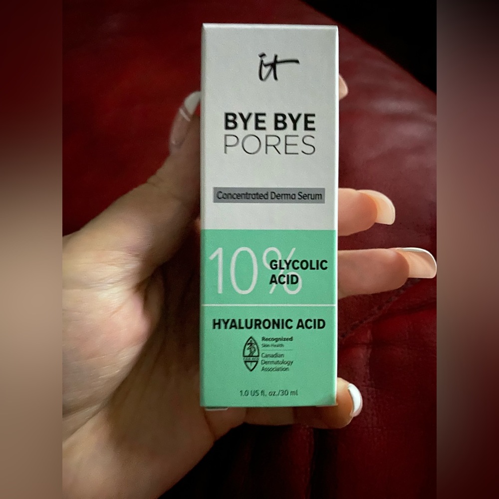 IT COSMETICS- BYE BYE PORES 10% GLYCOLIC ACID SERUM 30mL- HYALURONIC ACID- NIB